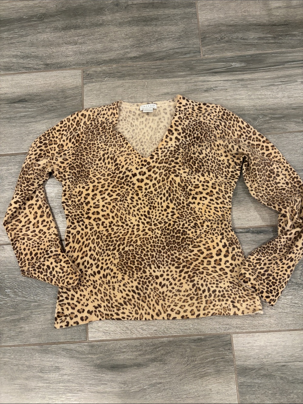 Vintage Tweeds 100% 2-Ply Cashmere Leopard Print V-Neck Sweater Size L